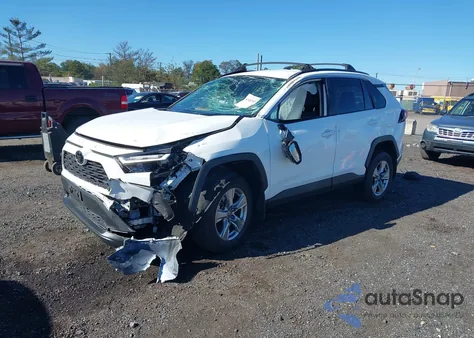 2023 Toyota Rav4 Xle z USA, uszkodzony, nr VIN 2T3P1RFV4PC358695